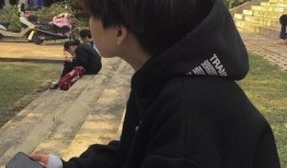 网红帅哥吃瓜图片头像真人,网红帅哥化身神秘吃瓜客，真人生动还原网络头像